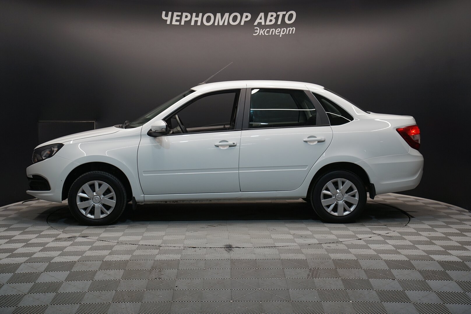 Lada (ВАЗ)-Granta, I Рестайлинг 2022 Механическая